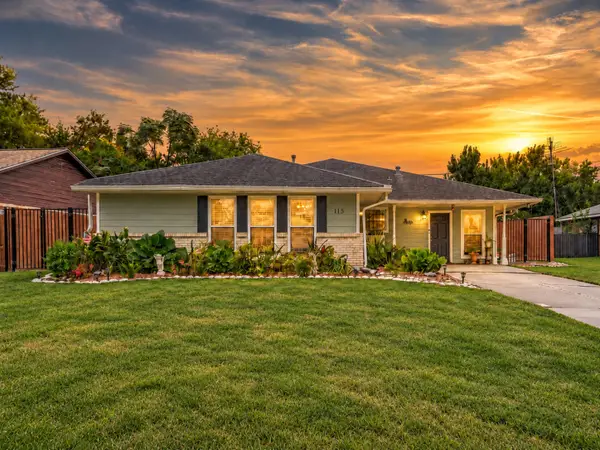 115 S Yaupon Street, Lake Jackson, TX 77566