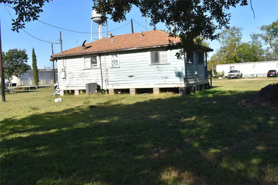 705 Margie Street, Wallis, TX 77485 - Image #3