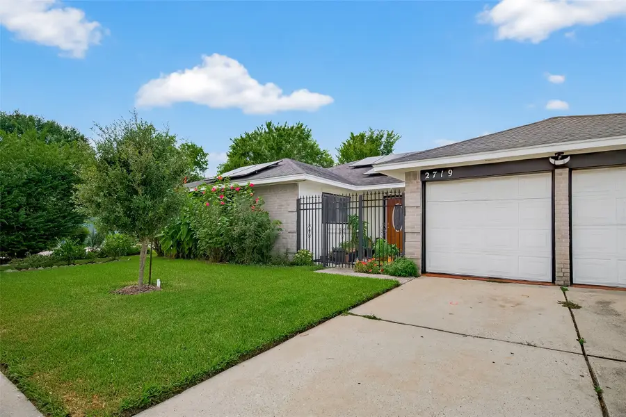 2719 Flintrock Circle, Houston, TX 77067 - Image #2