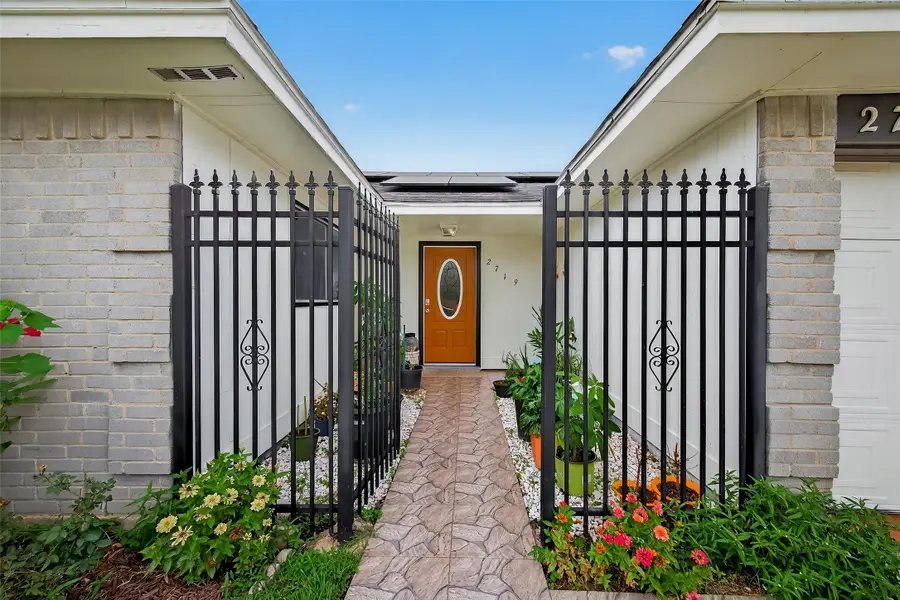 2719 Flintrock Circle, Houston, TX 77067 - Image #3