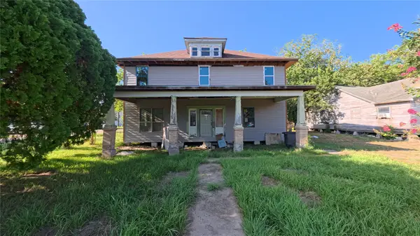 1303 5th Street, Bay City, TX 77414