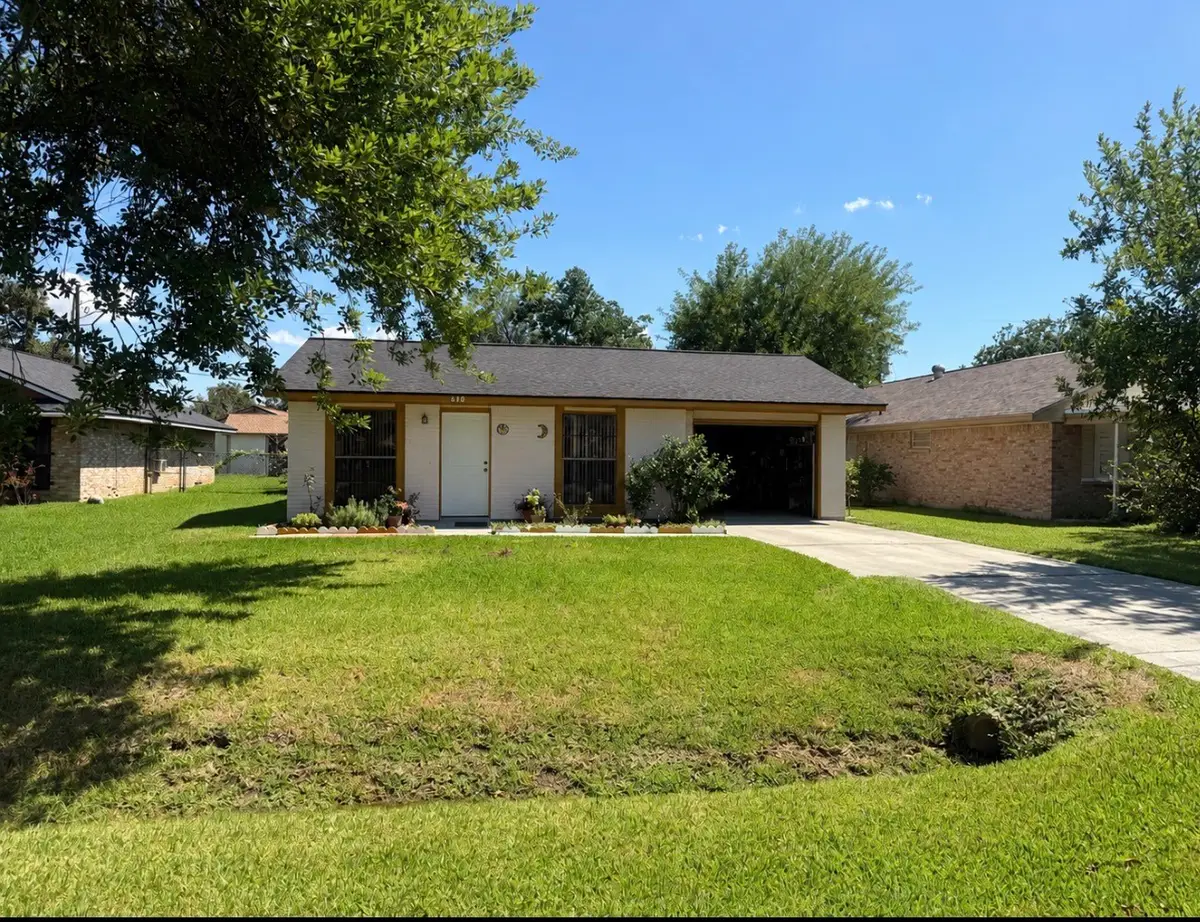 610 N 13th Street, La Porte, TX 77571 - #1
