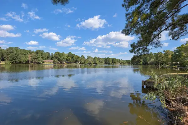 1913 East Lake Drive, Huntsville, TX 77340