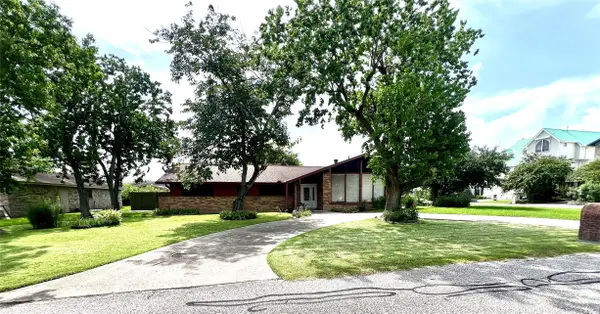 3802 Dolphin Lane, La Porte, TX 77571