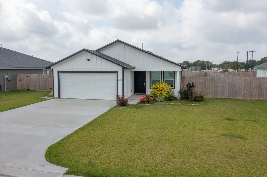 729 Flycatcher Drive, Palacios, TX 77465 - Image #3