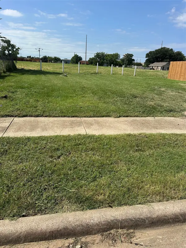 1922 Pueblo Street, Dallas, TX 75212