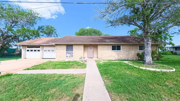 1402 Herder Avenue, Schulenburg, TX 78956