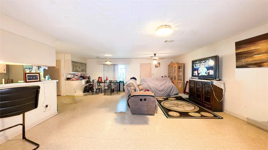 1402 Herder Avenue, Schulenburg, TX 78956 - #3