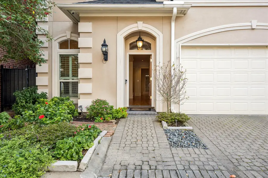 5823 Augusta Court, Houston, TX 77057 - Image #2