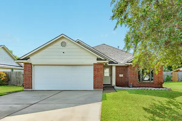 1164 Thomas Drive, Angleton, TX 77515