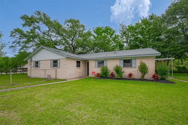 111 N 11th Street, Highlands, TX 77562