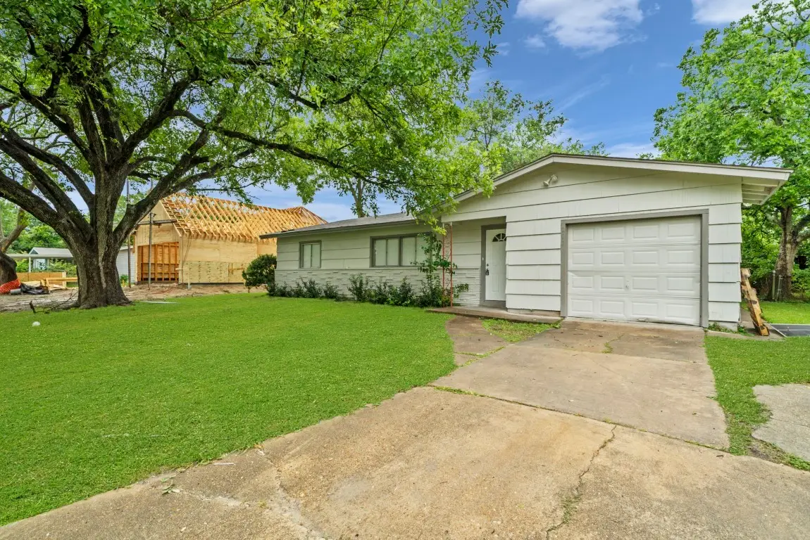 207 W Saunders Street, League City, TX 77573 - #1