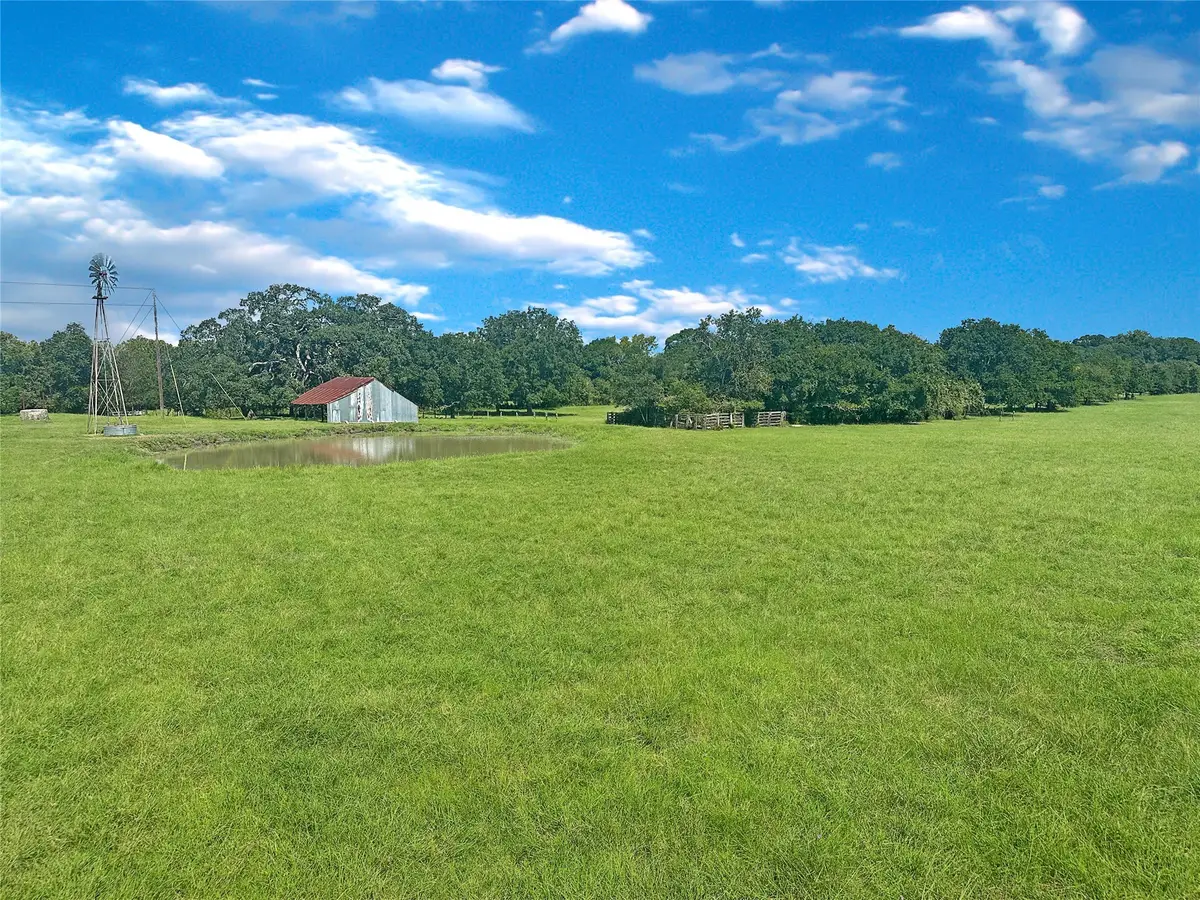 2270 Young Lane, Flatonia, TX 78941 - Image #1