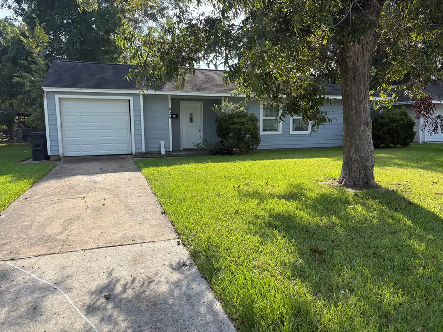 825 Magnolia Street, Lake Jackson, TX 77566 - #2