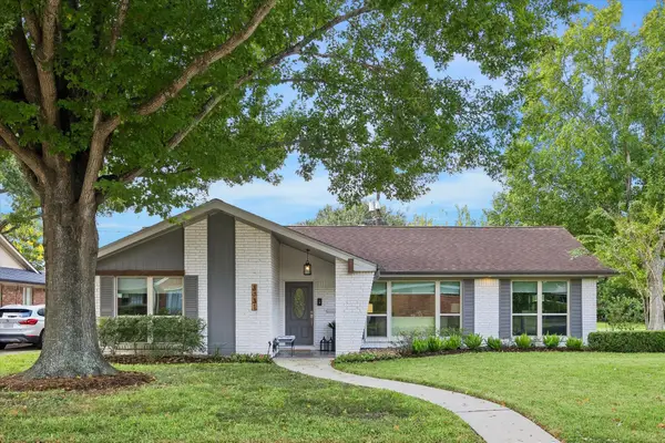 3731 Sun Valley Drive, Houston, TX 77025
