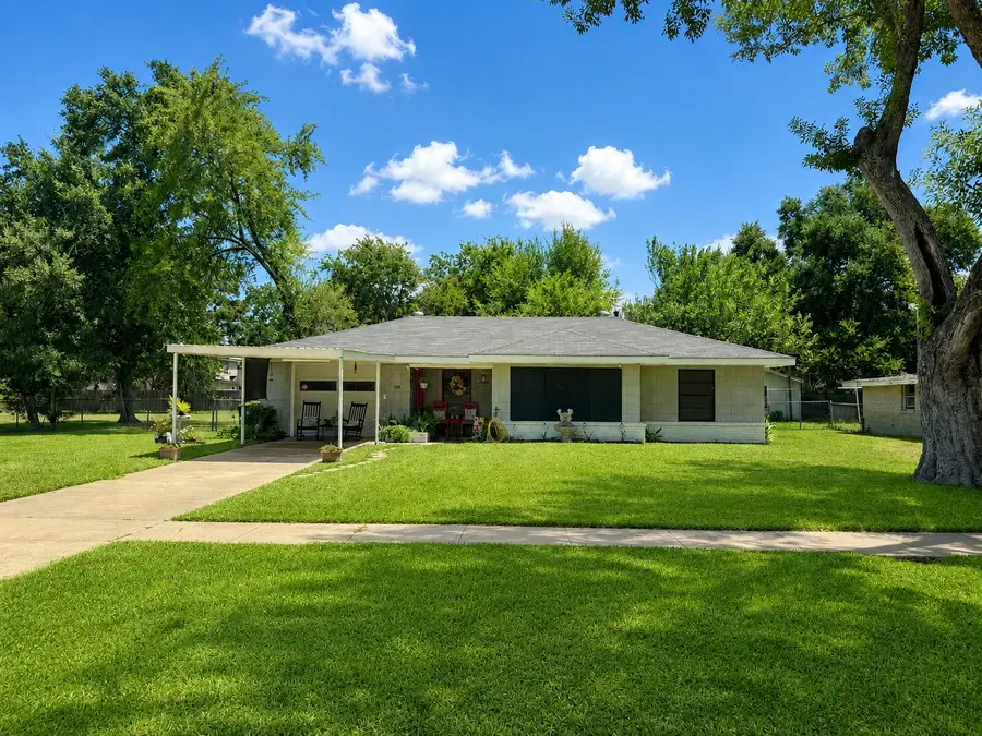 208 W Center Street, Eagle Lake, TX 77434 - #2