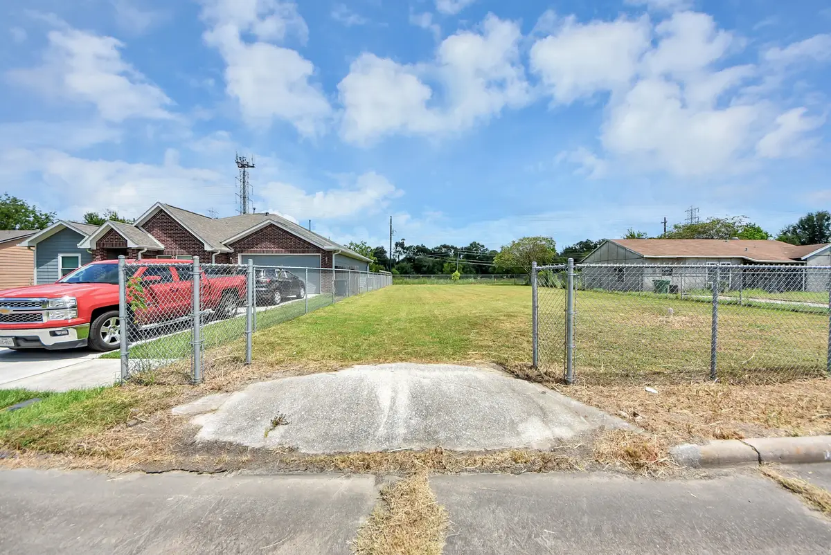 5743 Rue Street, Houston, TX 77033 - #1