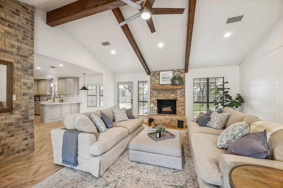 209 E Hacienda, Bellville, TX 77418 - Image #3