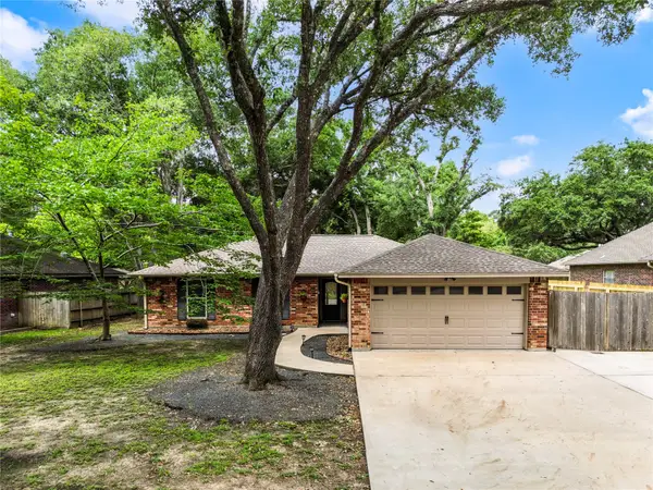 112 April Wind Drive E, Montgomery, TX 77356