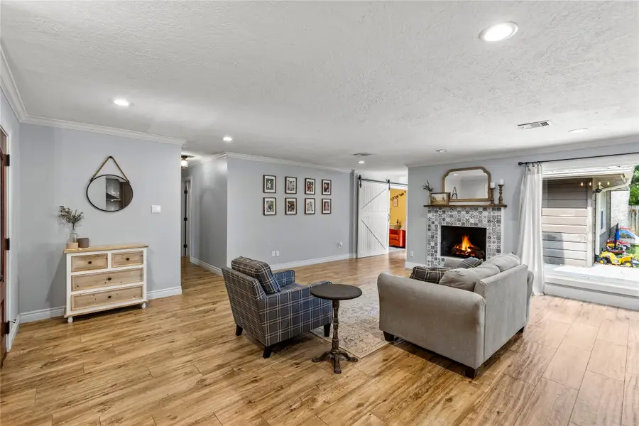 112 April Wind Drive E, Montgomery, TX 77356 - Image #3