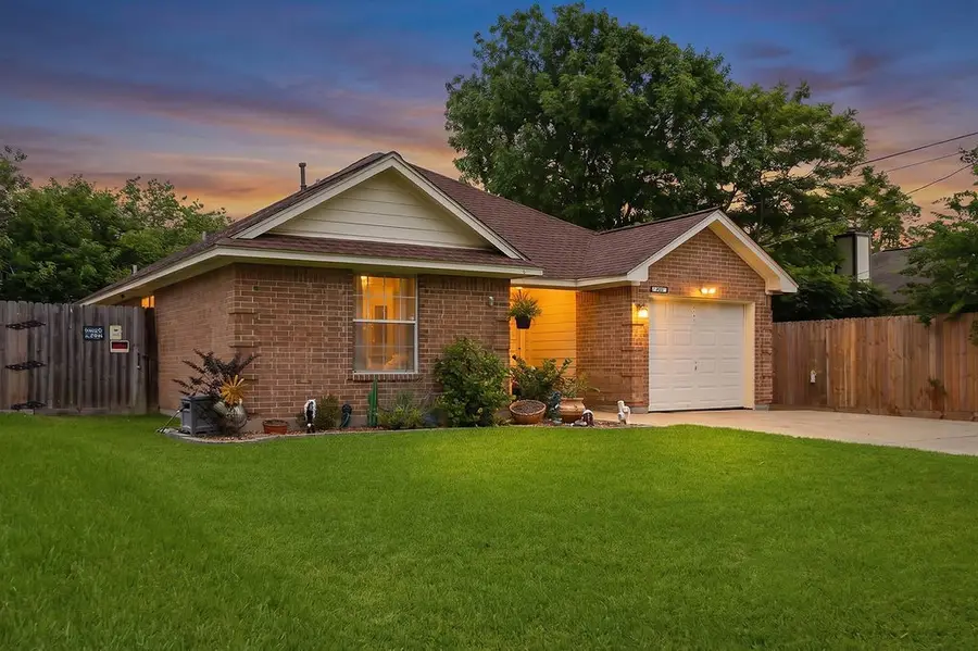 1916 41st Avenue N, Texas City, TX 77590 - #3