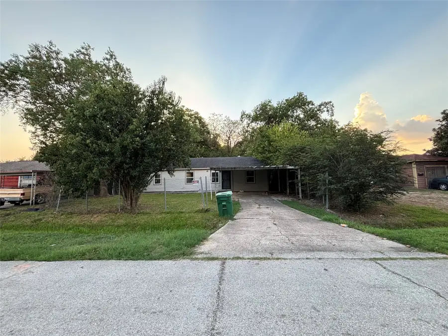 10010 Cathedral Drive, Houston, TX 77051 - #3