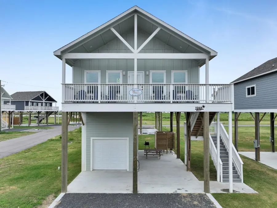 1048 Sunset Circle W, Crystal Beach, TX 77650 - Image #2