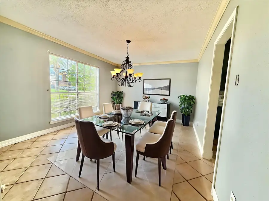 223 Almond Drive, Lake Jackson, TX 77566 - Image #2