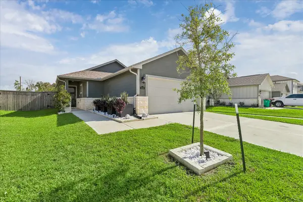 2826 Trinity Cove Drive, Crosby, TX 77532