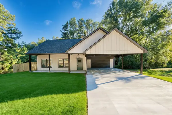 433 Lindsey Street, Daingerfield, TX 75638