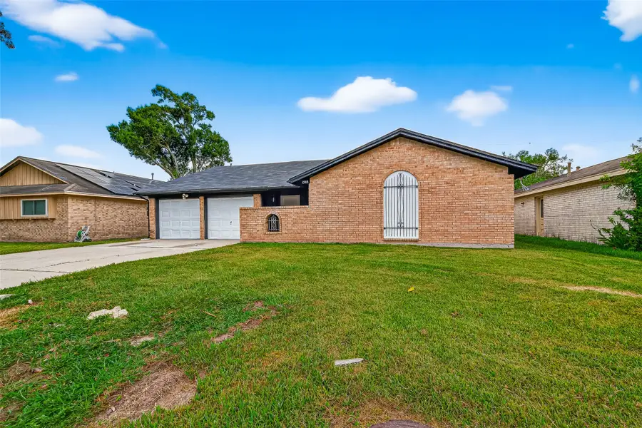 1303 Bayou Drive, Alvin, TX 77511 - Image #3
