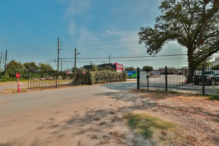 11615 Cutten Road, Houston, TX 77066 - Image #3