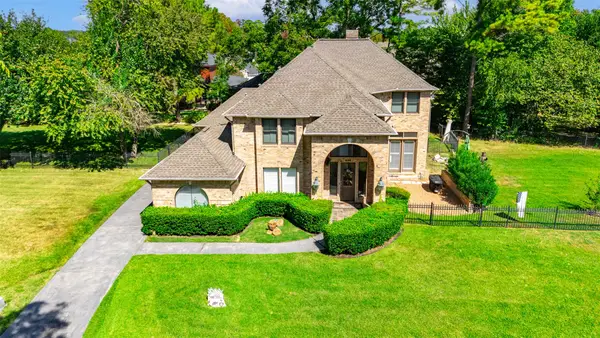 566 Edgewood Drive, Montgomery, TX 77356