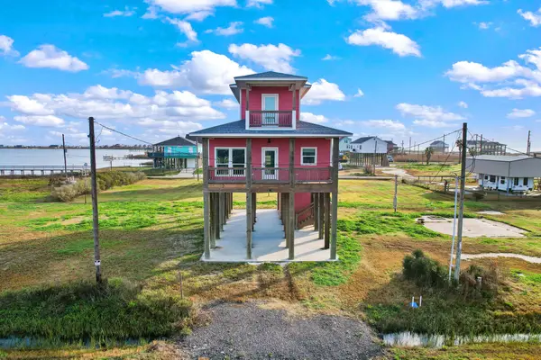 1042 N Margaret Road, Gilchrist, TX 77617