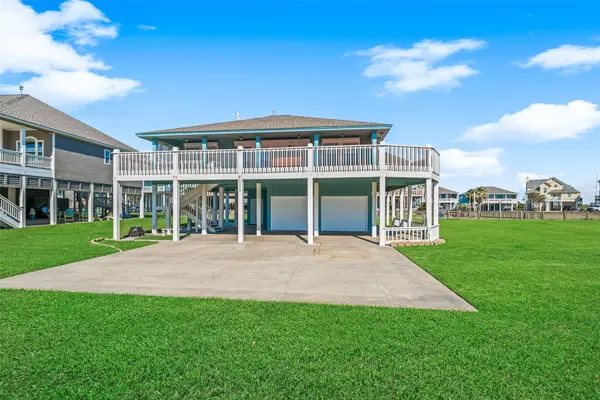 3225 Sea Castle Drive, Crystal Beach, TX 77650