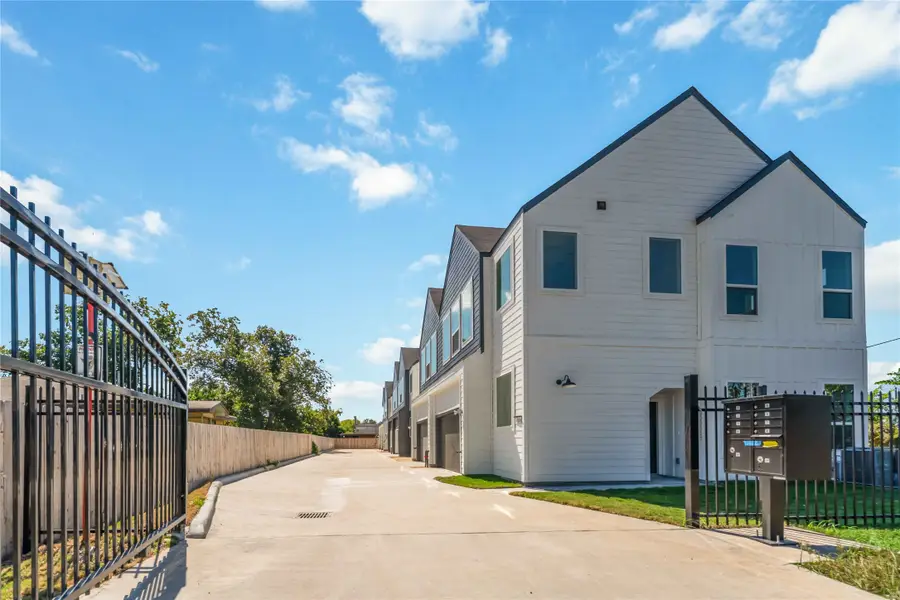 4710 Mallow Street #A/B, Houston, TX 77033 - Image #3