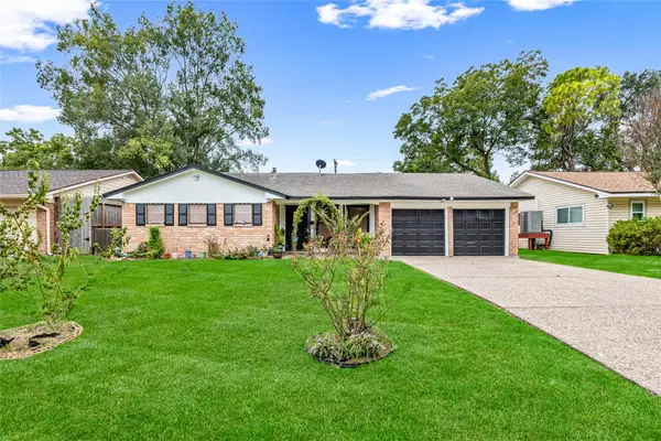 8823 Shadow Crest Street, Houston, TX 77074