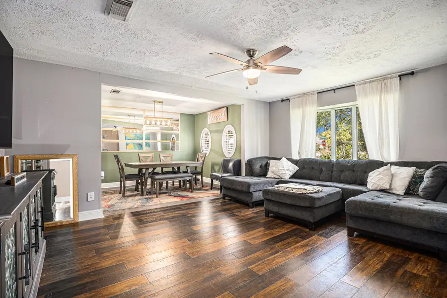 515 Brandywyne Drive, Friendswood, TX 77546 - Image #2