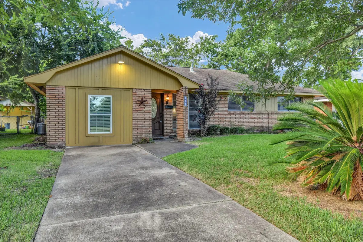 111 Mimosa Street, Lake Jackson, TX 77566 - #1
