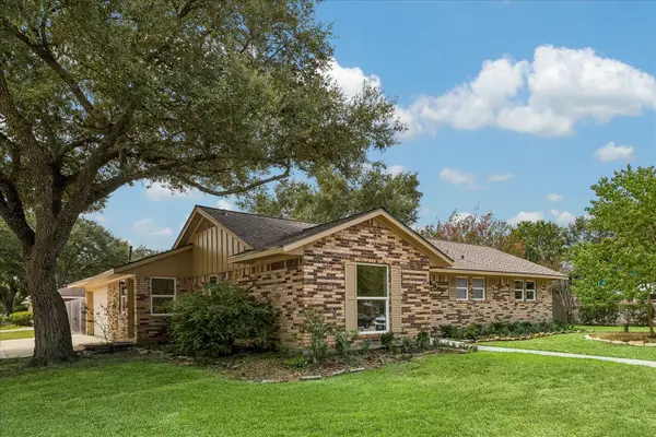 4802 Elm Street, Pearland, TX 77581