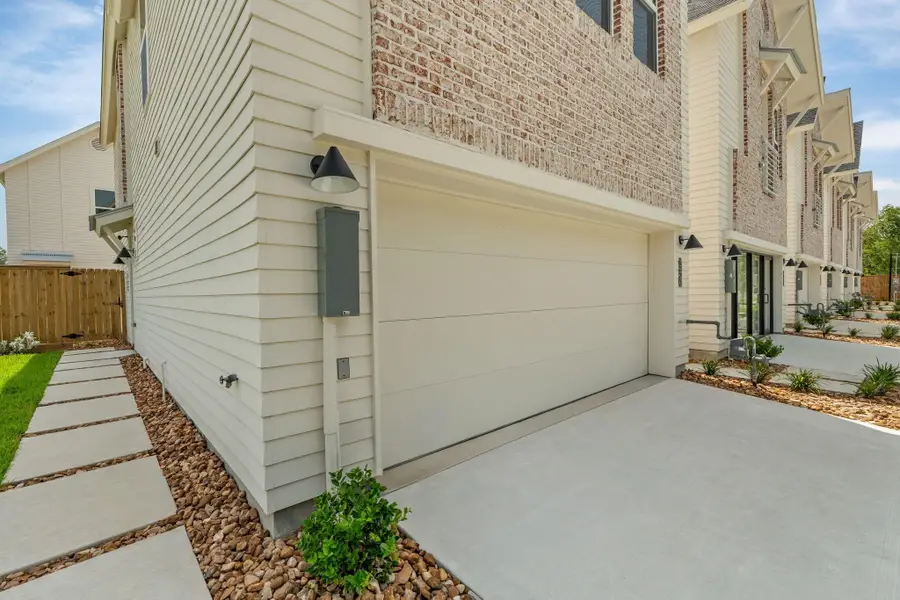 881 Rachel Street #B, Houston, TX 77091 - Image #2