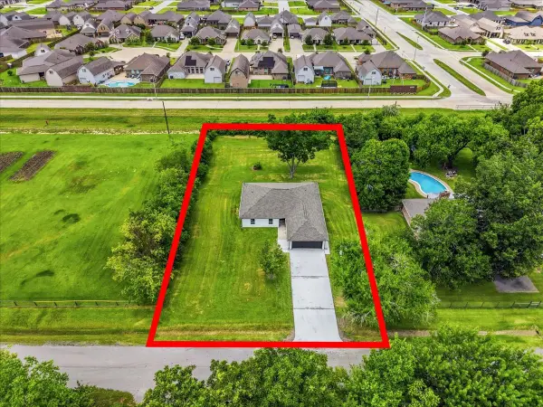 2730 Mary Lane, Dickinson, TX 77539