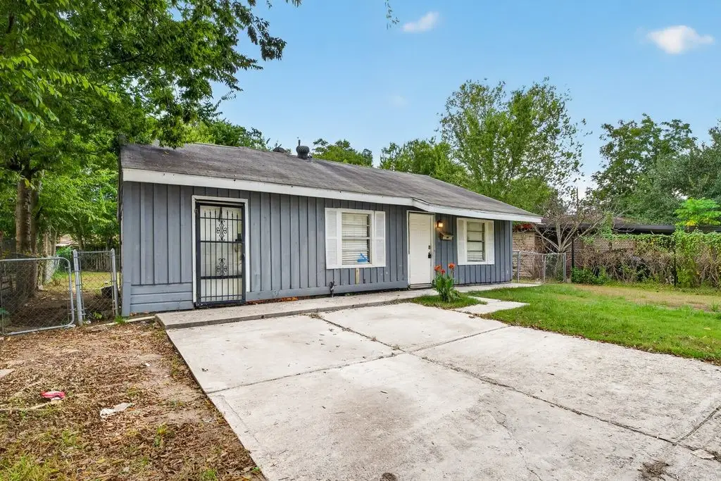 7319 Mountbatten Road, Houston, TX 77033 - #1