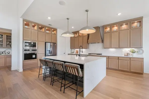 2401 Barton Creek Trail, Friendswood, TX 77546