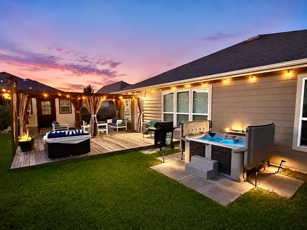 3502 Pentland Downs Street, Pearland, TX 77584