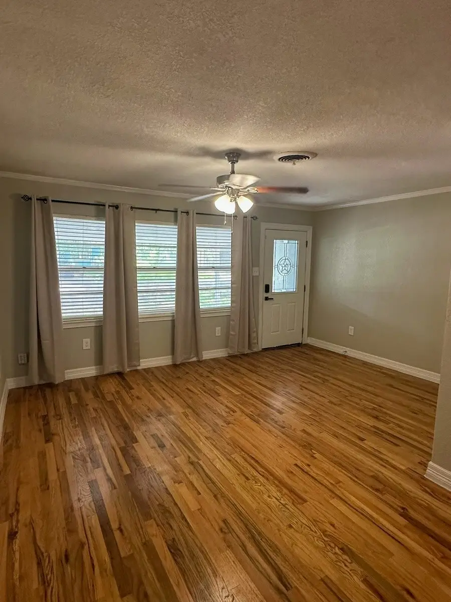 206 Mclemore Drive, Alvin, TX 77511 - #2