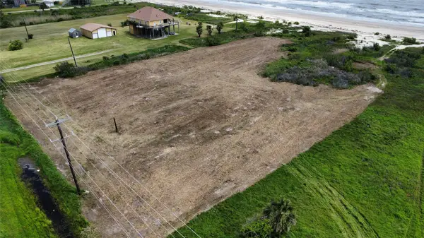 952 Marthas Vineyard Lane, Gilchrist, TX 77617