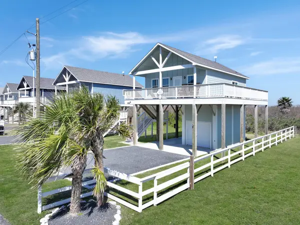 1040 Johnson Road, Gilchrist, TX 77617