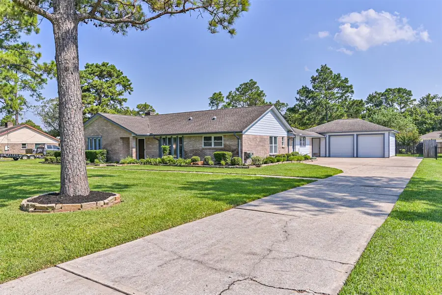 803 Greenbriar Avenue, Friendswood, TX 77546 - Image #3