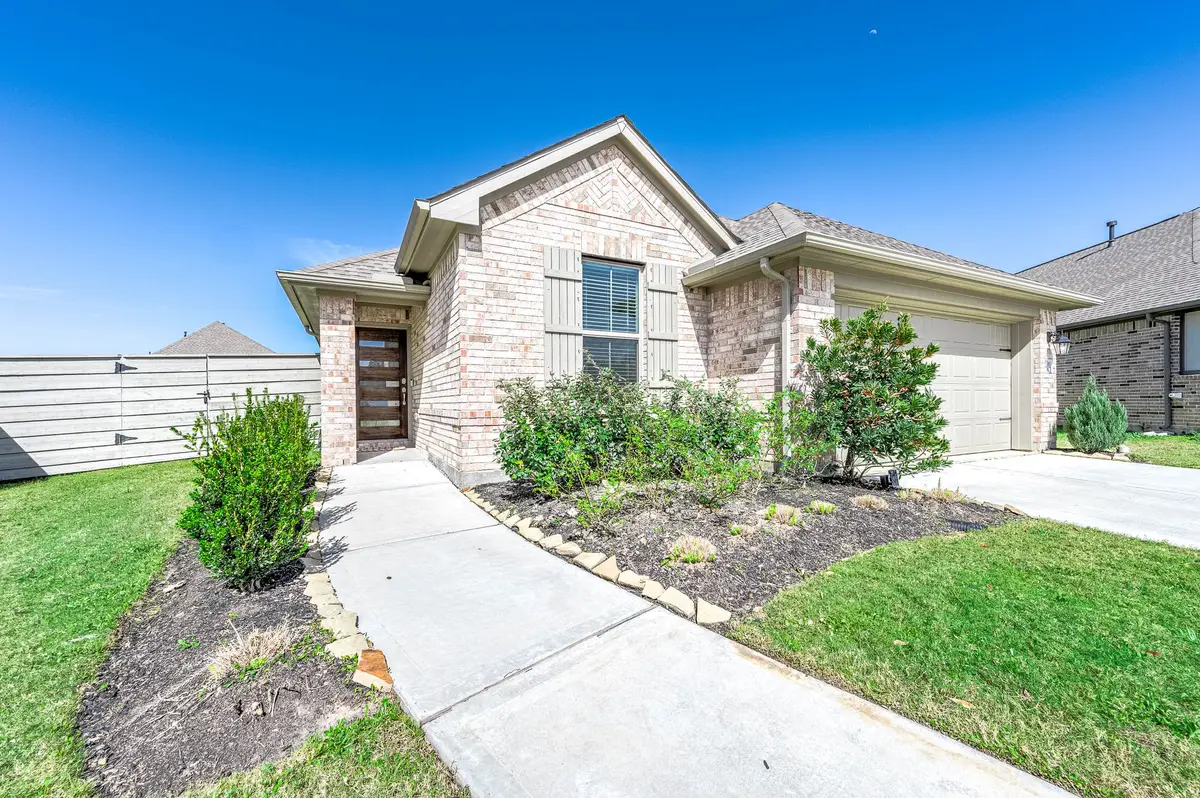 2011 Oak Leaf Court, Manvel, TX 77578 - Image #1